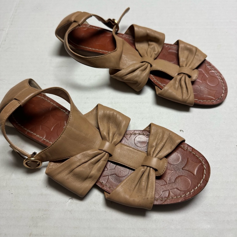 Coach Tracy Bow Leather Sandals In Camel (Tan) Size: 8B - Picture 3 of 10